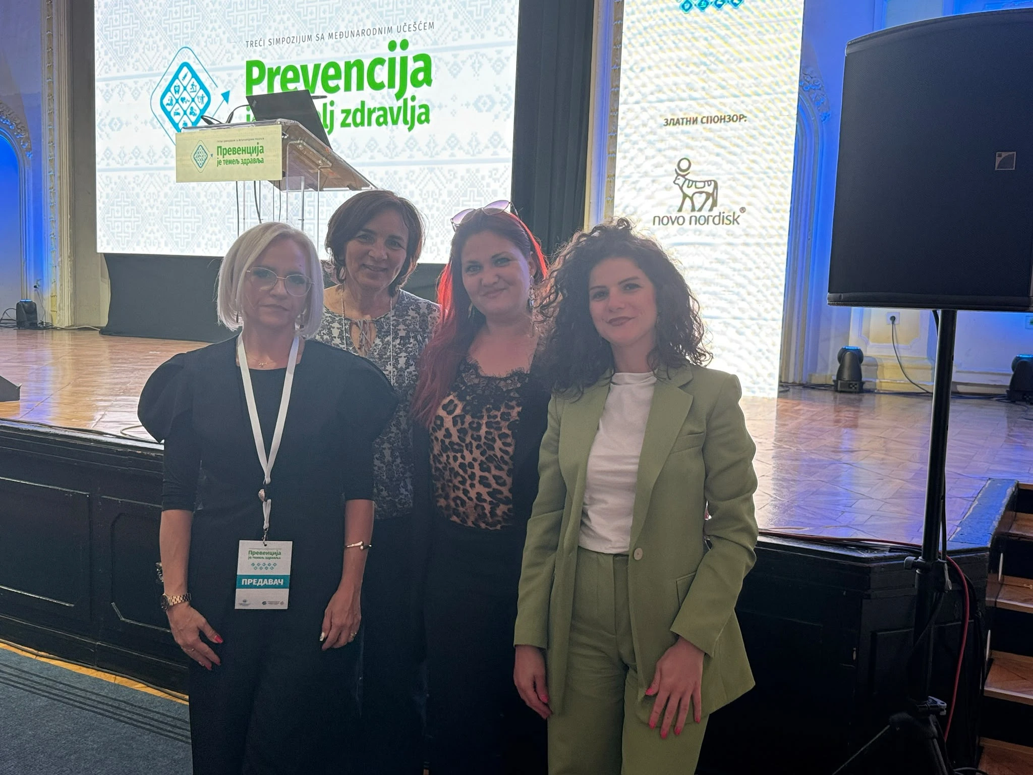Zajednička fotografija učesnica simpozijuma Prevencija je temelj zdravlja u Banjoj Luci.