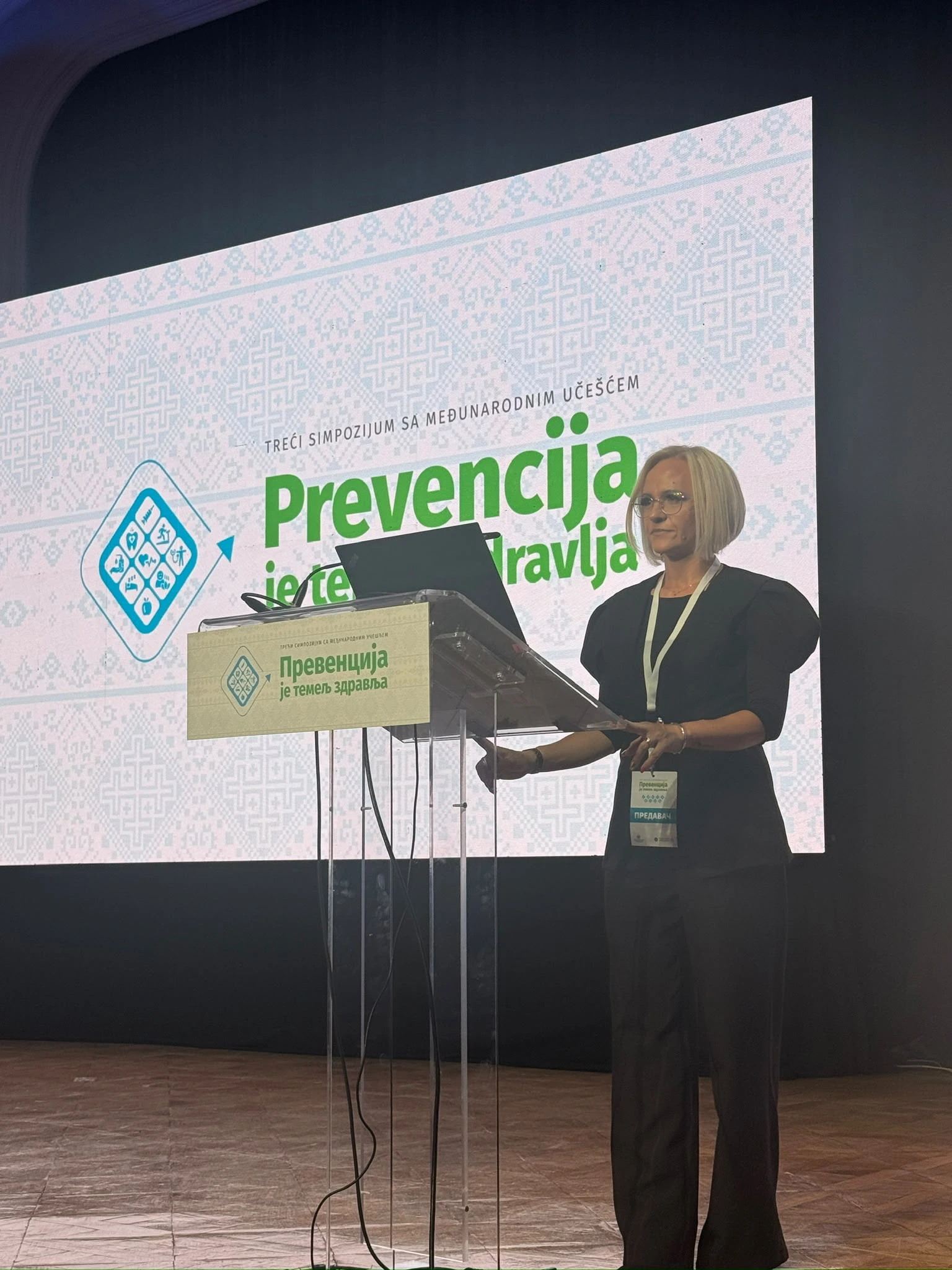 Predstavljanje rada o kapsulama liofiliziranog srijemuša na Trećem simpozijumu u Banjoj Luci.