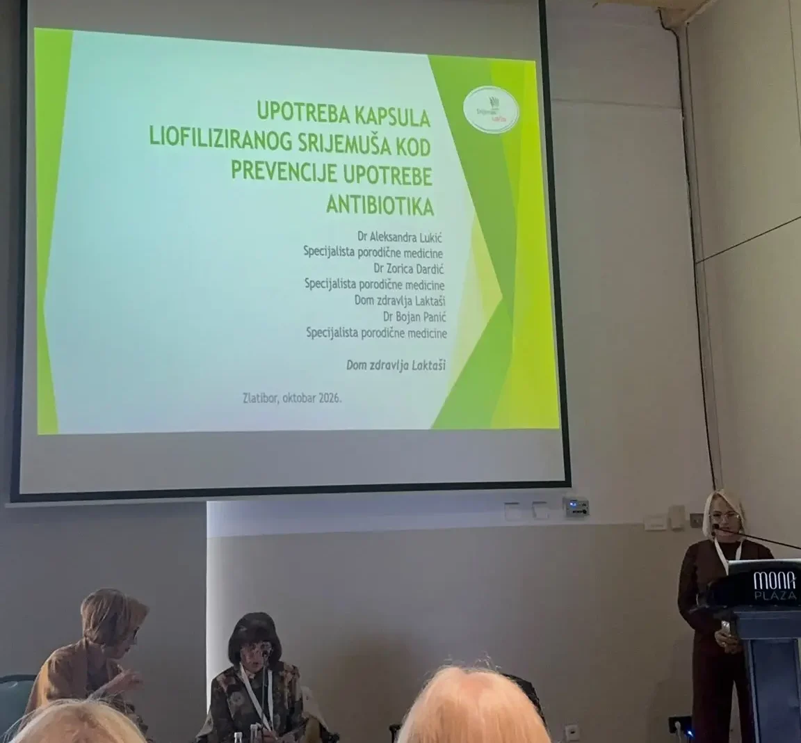 Dr Aleksandra Lukić za govornicom, uz naslovnu prezentaciju rada o Srijemuš La Vita kapsulama na konferenciji na Zlatiboru.