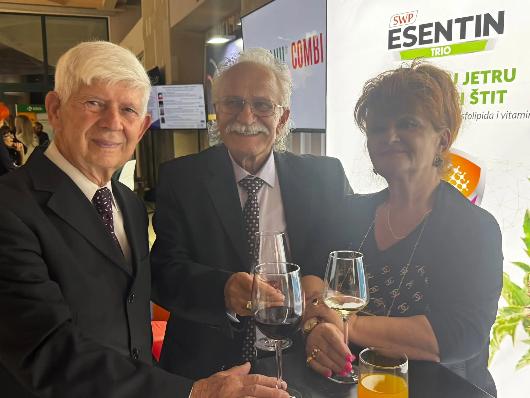 Dr Ljubin Šukriev, dr Momir Pušac i Vera Pušac tokom druženja nakon stručnog programa na Zlatiboru.